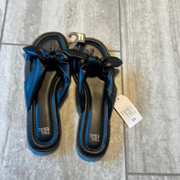 Time and Tru Black Memory Foam Slipper Size 11 Flip Flop - Picture 1 of 6